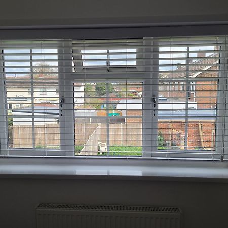Gatwick Rooms-Travel Service-Airport Parking Ifield Extérieur photo