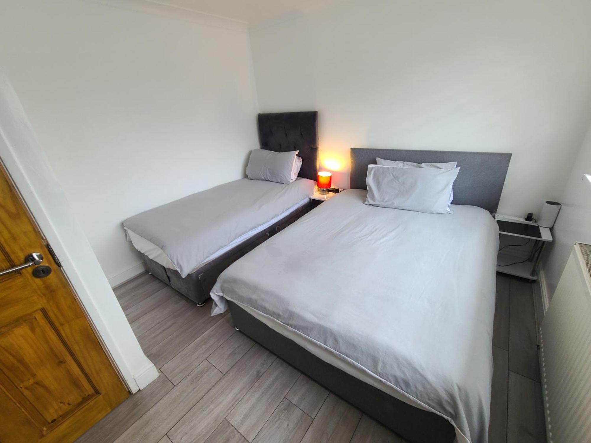 Gatwick Rooms-Travel Service-Airport Parking Ifield Extérieur photo