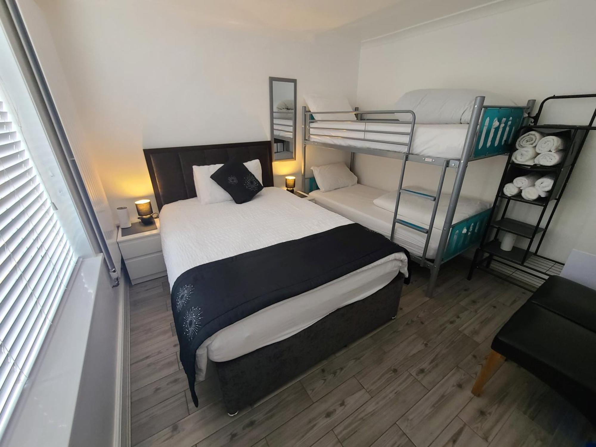 Gatwick Rooms-Travel Service-Airport Parking Ifield Extérieur photo