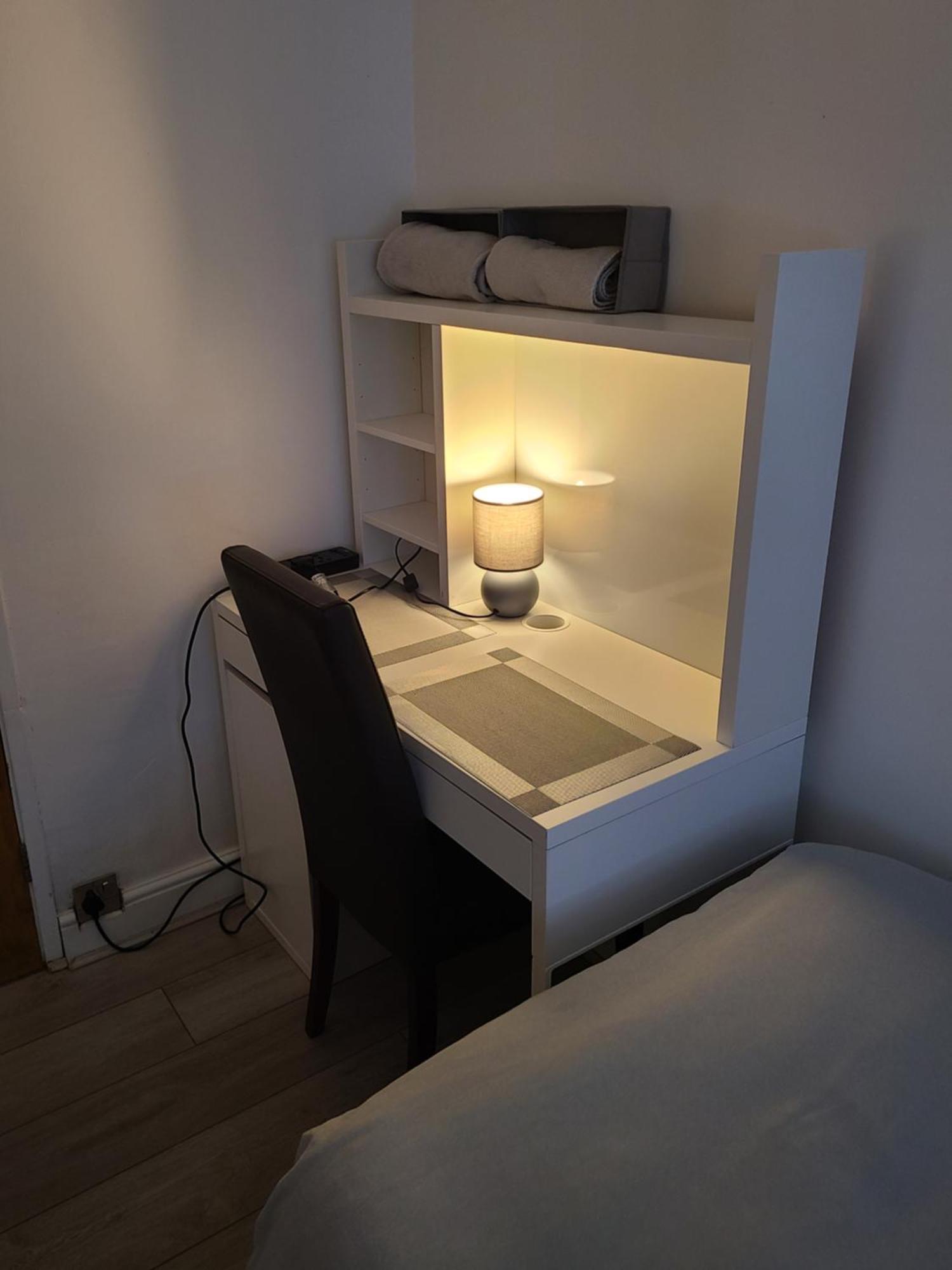 Gatwick Rooms-Travel Service-Airport Parking Ifield Extérieur photo