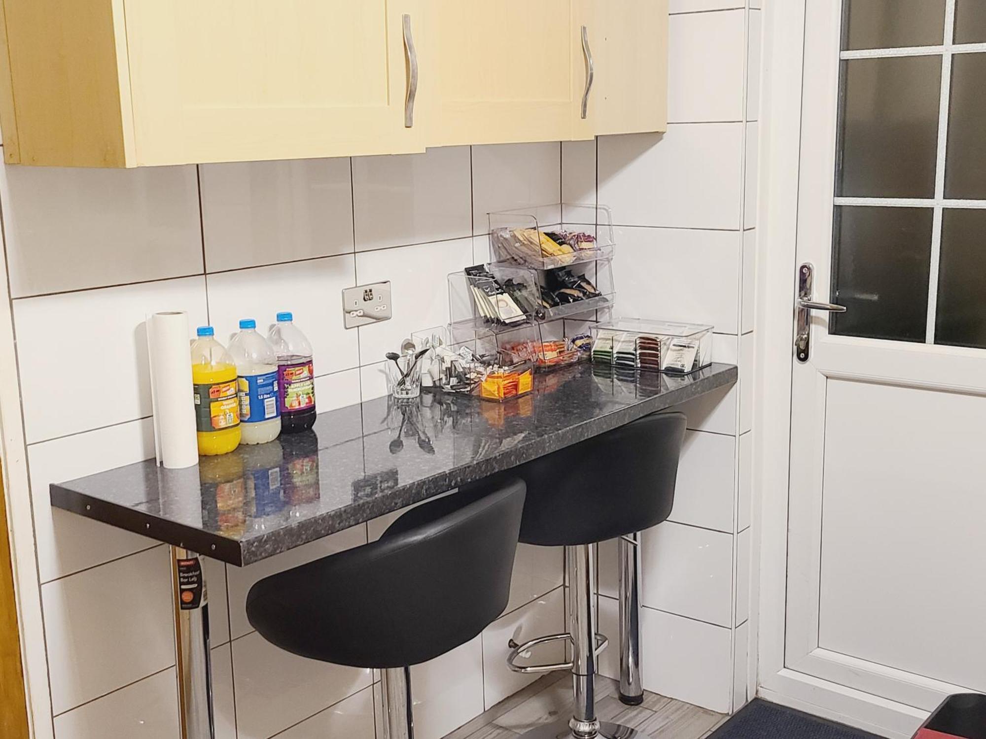 Gatwick Rooms-Travel Service-Airport Parking Ifield Extérieur photo